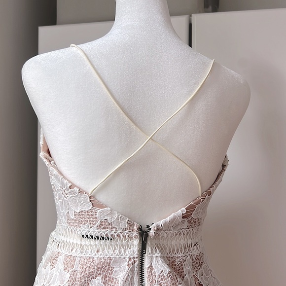 Lace Romper - Picture 5 of 5